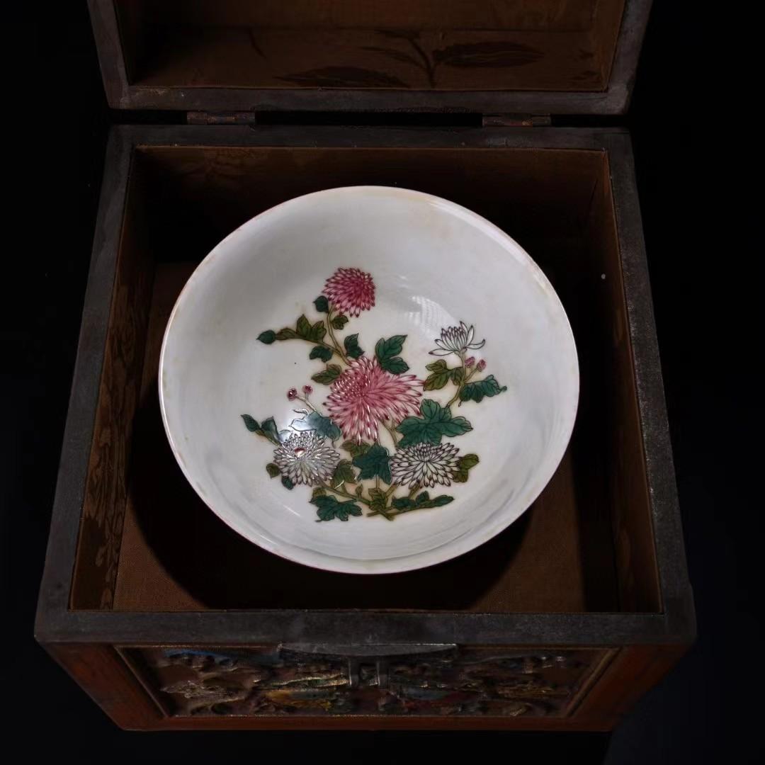 中国古美術・珍蔵粉彩・胭脂紅釉の碗・陶磁器・置物・純手描き・彩絵箱付き・茶道具