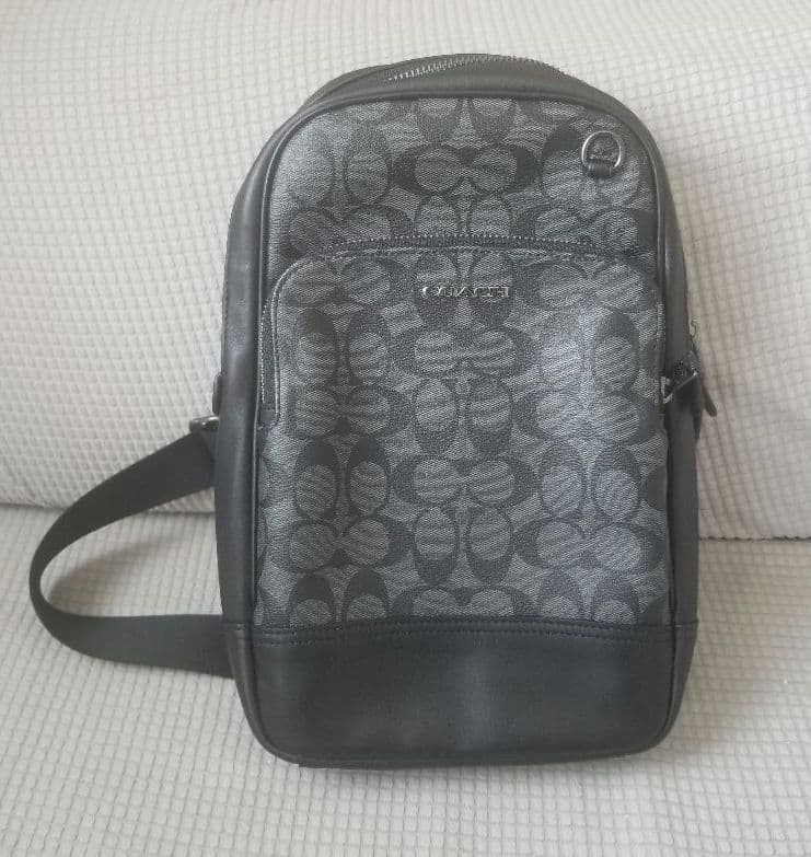 COACH ボディバッグ　ショルダーバッグ　 ブラック