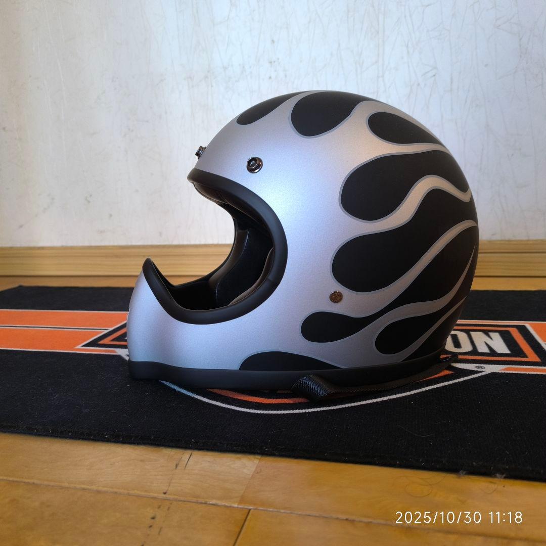 Thompson　ヘルメット ファイヤーパターン　スペース