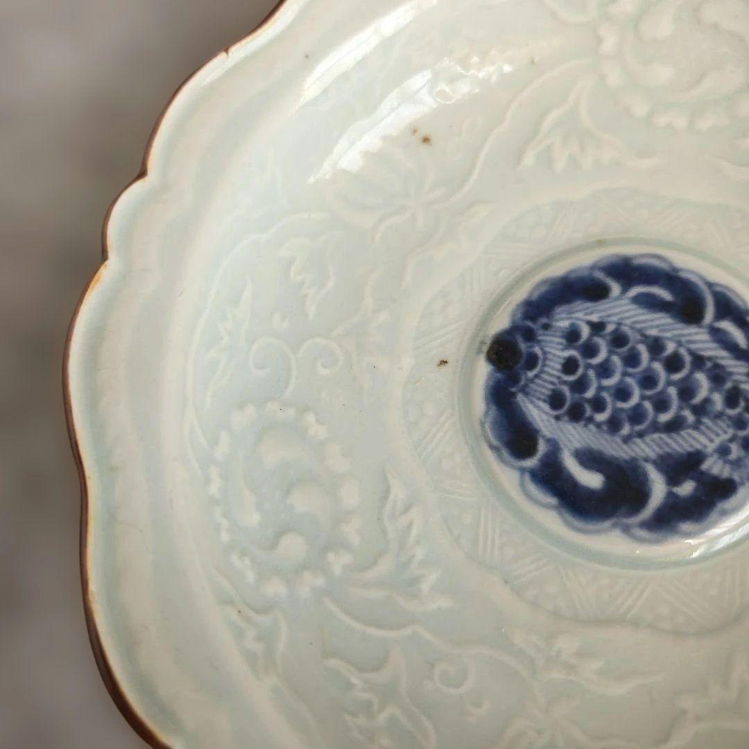 古伊万里　染付　陽刻　深皿　江戸時代　アラベスク　金直し　金継ぎ　骨董　和骨董