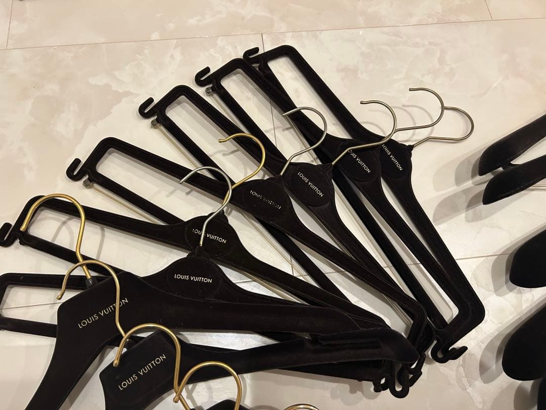 特価 ルイヴィトン LOUIS VUITTON ハンガー 18本セット