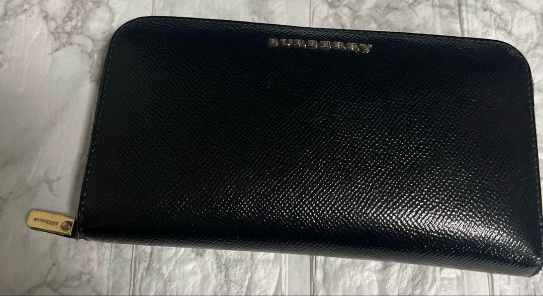 極美品BURBERRY ラウンドファスナー長財布　高級感あるオールレザー