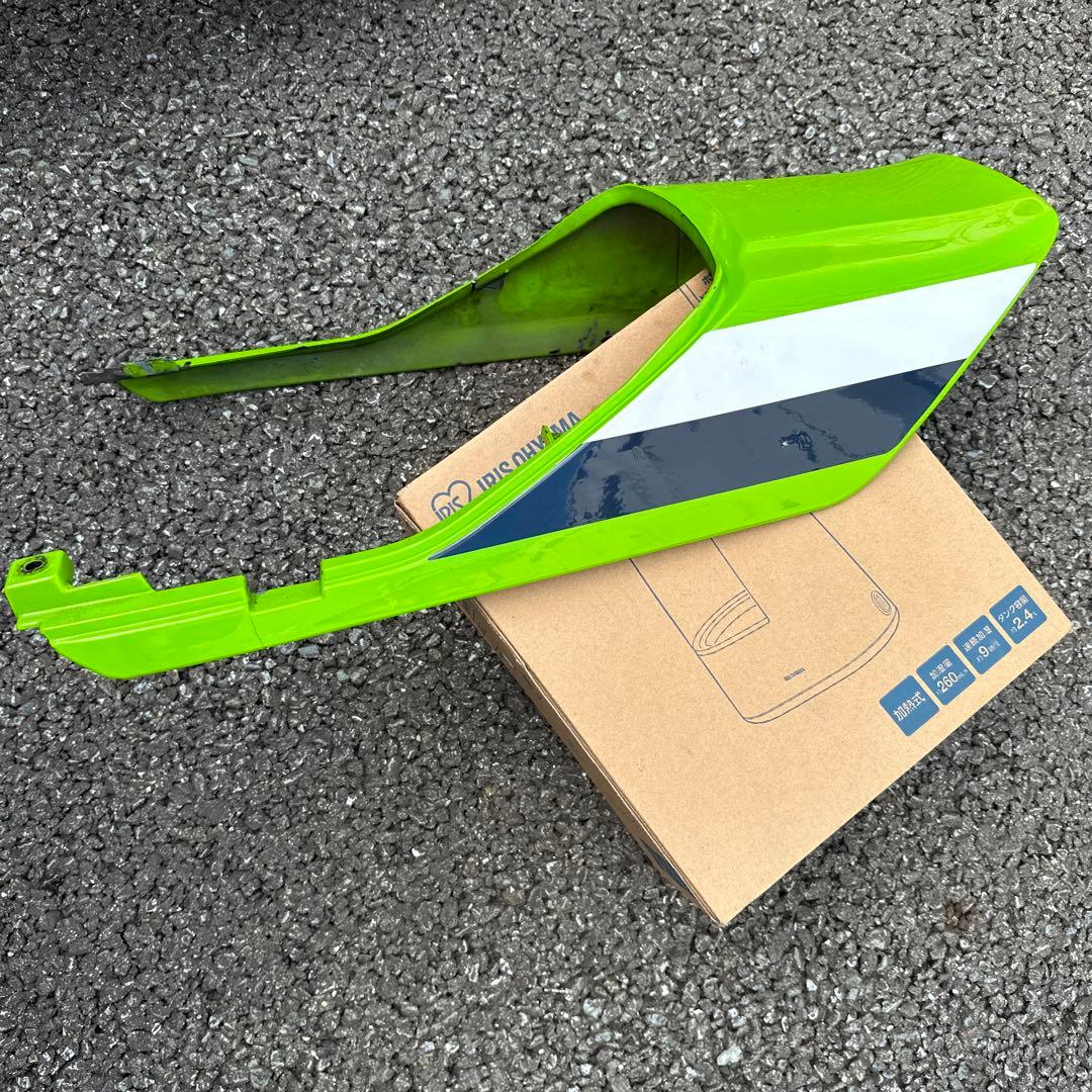 zrx 400 1998年式のビキニカウル とテールカウルです。