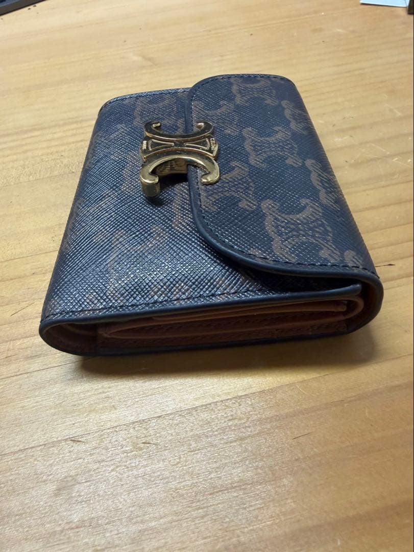 セリーヌ スモールフラップウォレット トリオンフ トリオンフキャンパス