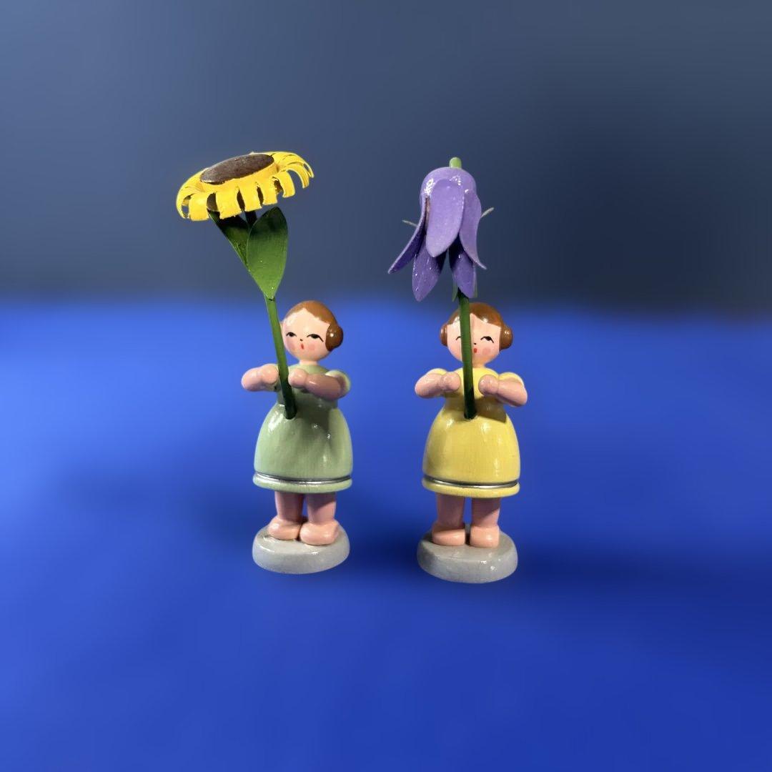 ドイツ製　木製人形　エルツ地方　ザイフェン お花を持つ女の子