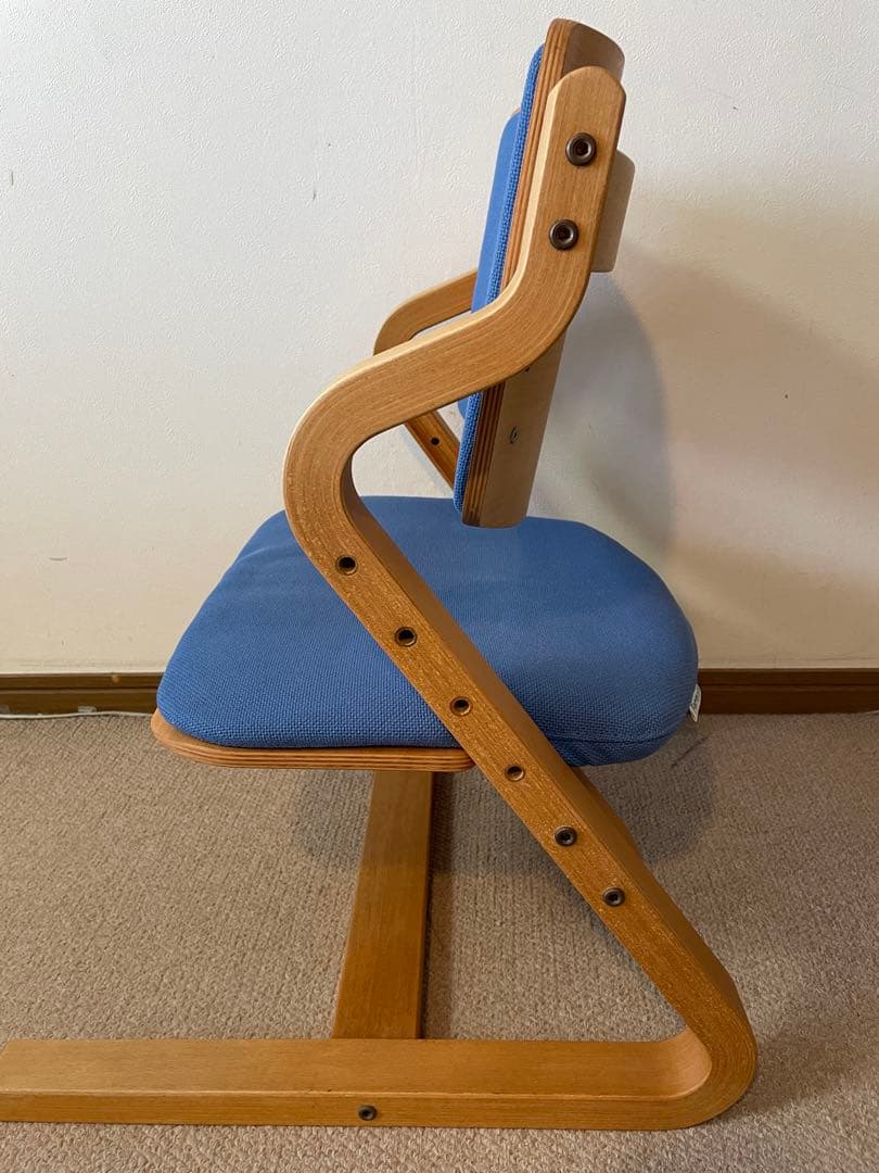 フォルミオ　デスクチェアー