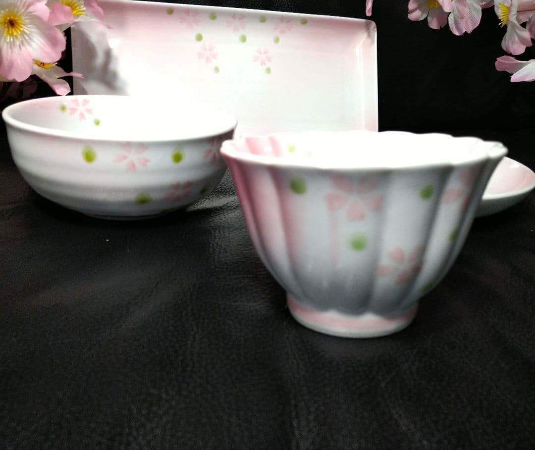 ♥素敵な桜【春のおもてなし】会席料理に⬛【有田焼・三峰窯の春桜柄長皿】⬛新品3皿