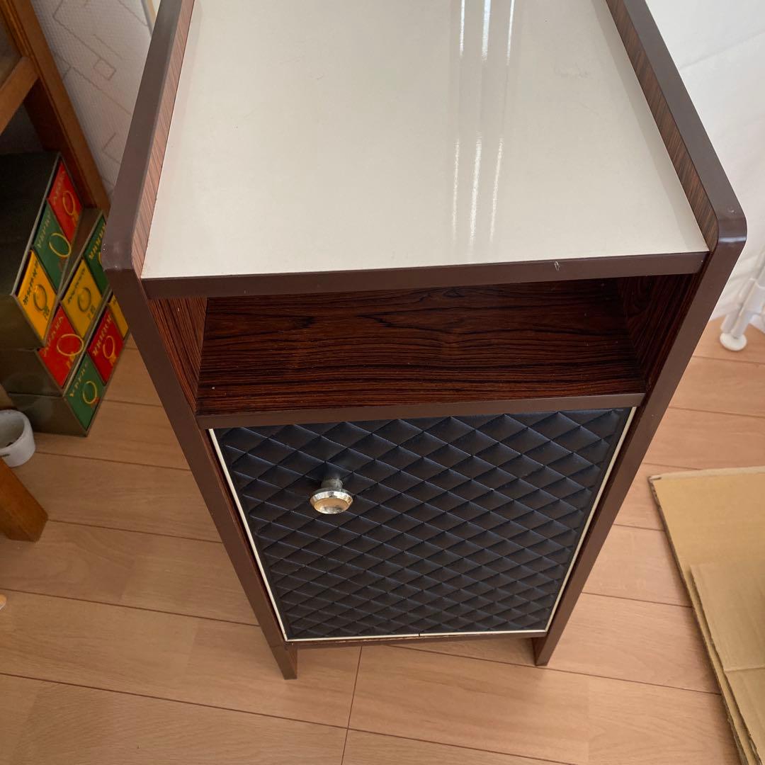 昭和レトロなダークブラウン木製キャビネット