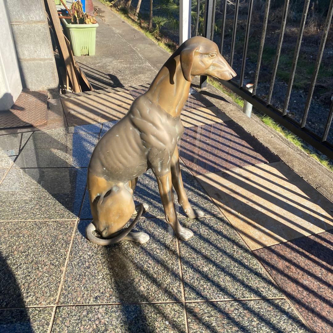 真鍮製　犬の置物　イングリッシュグレイハウンド　 真鍮製、インテリア　真鍮製の犬
