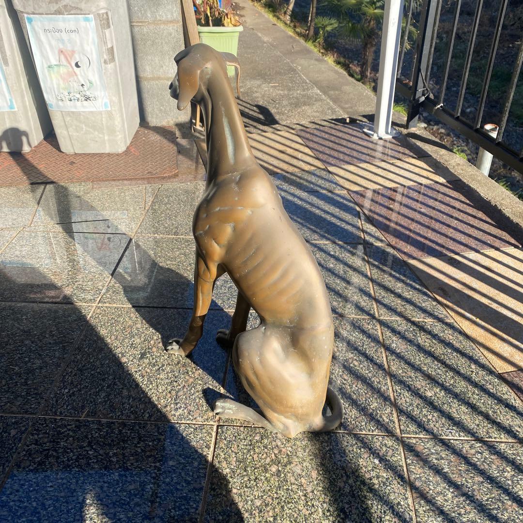 真鍮製　犬の置物　イングリッシュグレイハウンド　 真鍮製、インテリア　真鍮製の犬