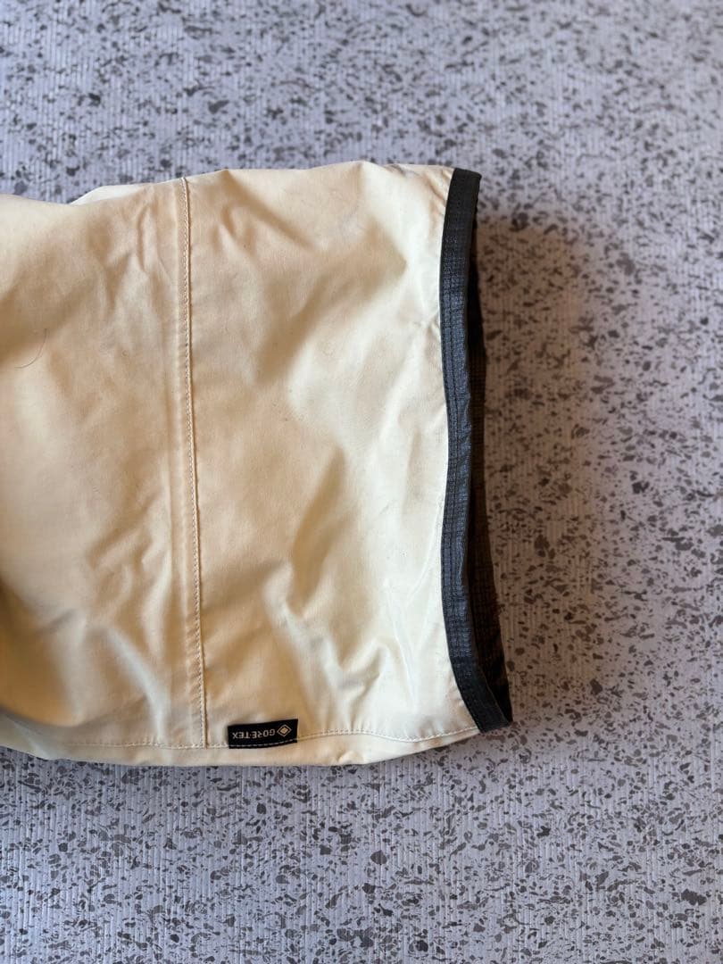 VOLCOM GORE-TEX スノーボードパンツ クリーム色 g1352303