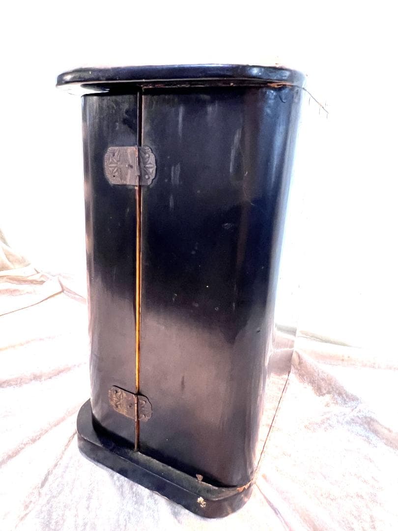 厨子　とても古いです