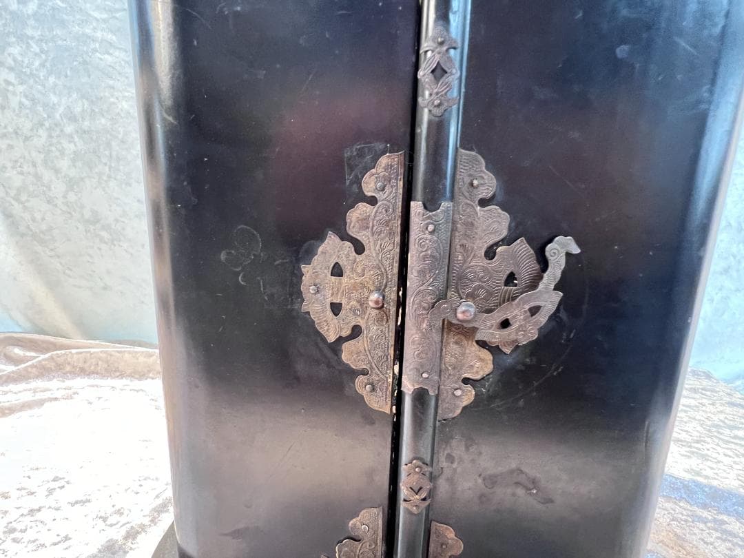 厨子　とても古いです