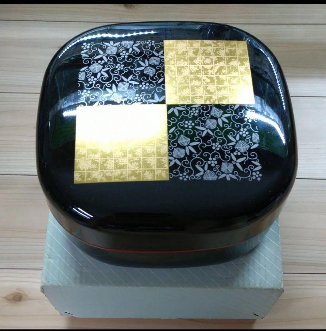 漆器 重箱 黒地 金色模様 仕切り皿付き