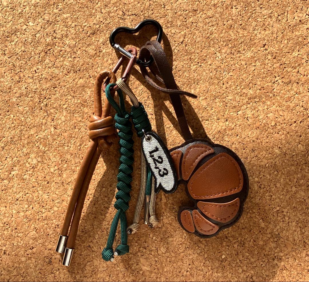 クロワッサン パラコード じゃらじゃら バッグチャーム