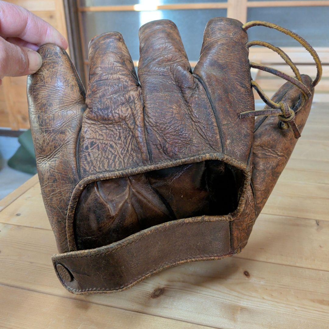 古い野球グローブ