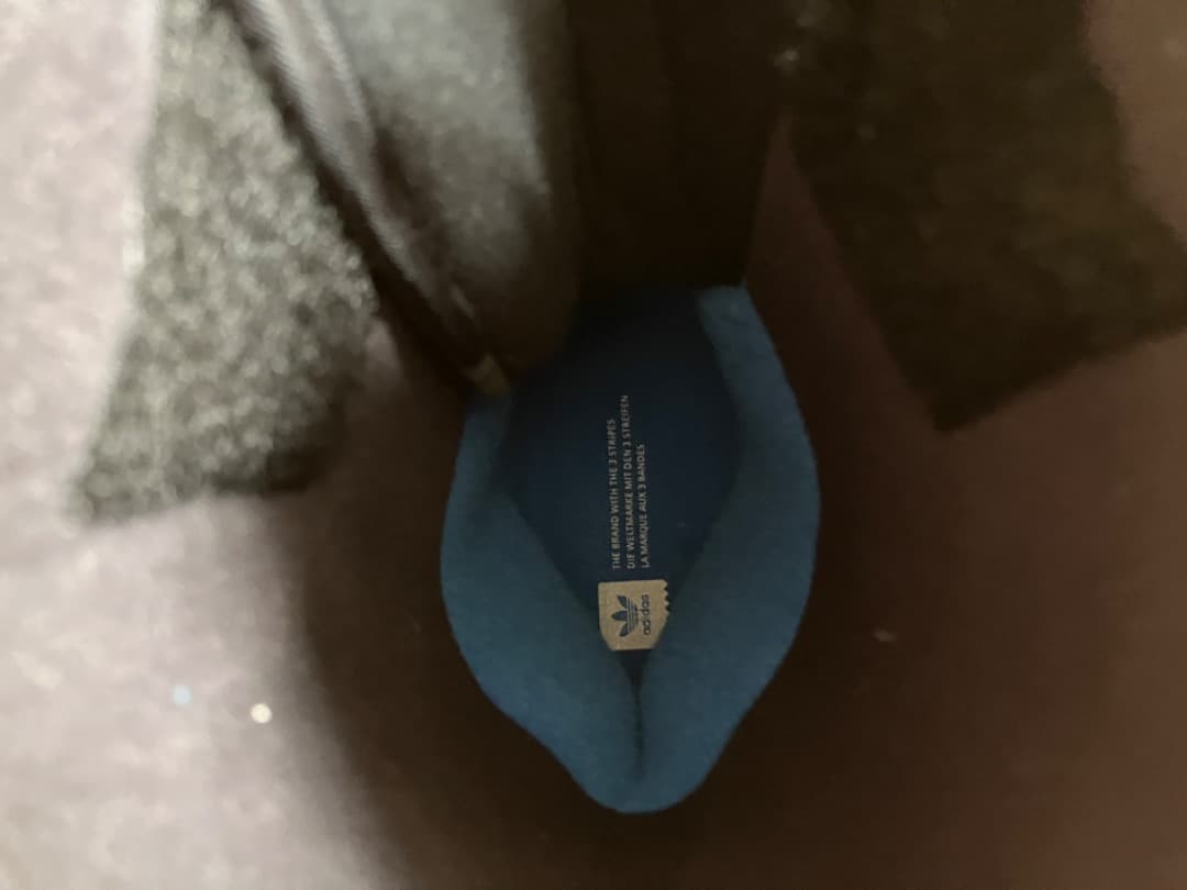 AC8356/アディダス/ブラック/黒/シルバーレーベル 新品です。