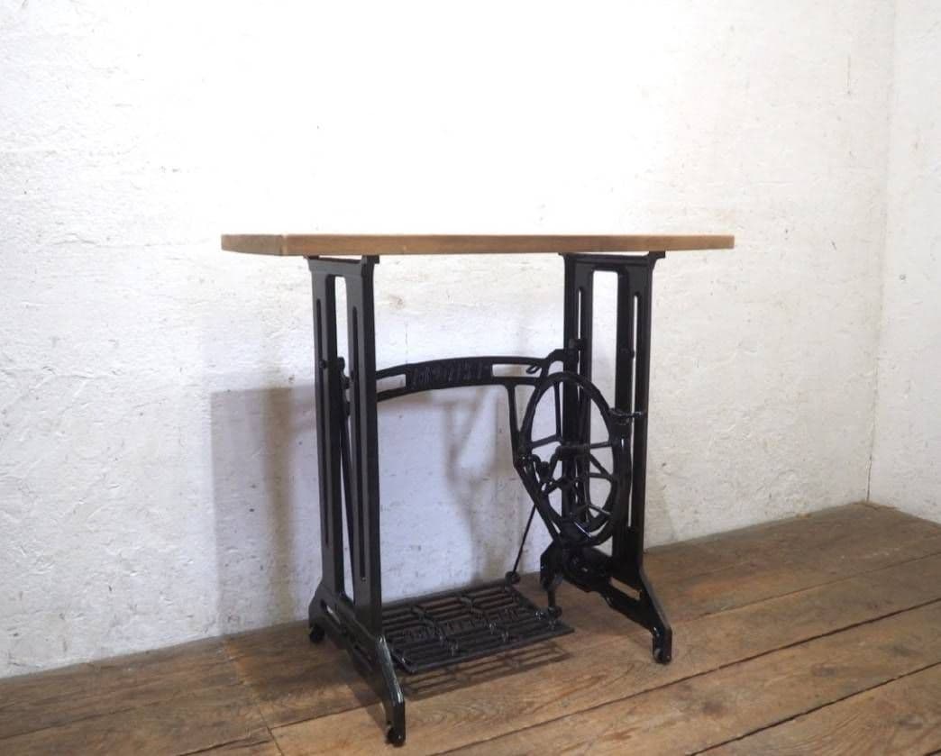 1062 黒ペンキのミシンテーブル　デスク　展示台　リメイク　レトロ　ビンテージ