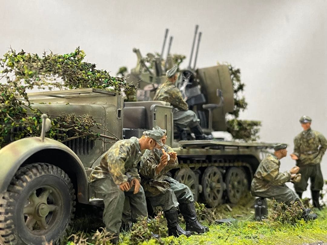 戦車ジオラマ　1/35 ドイツ対空機関砲搭載８トンハーフトラックと親衛隊兵士
