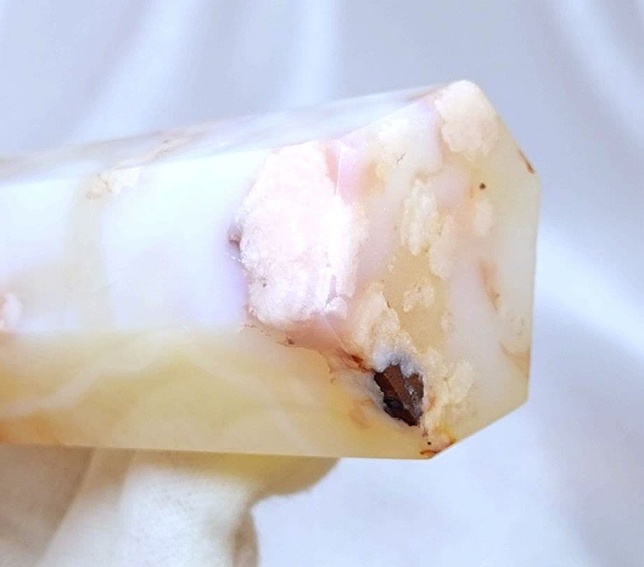 カーネリアン　桜めのう　共生　ポイント　六角柱　結晶　ミルキー　開運　厄除