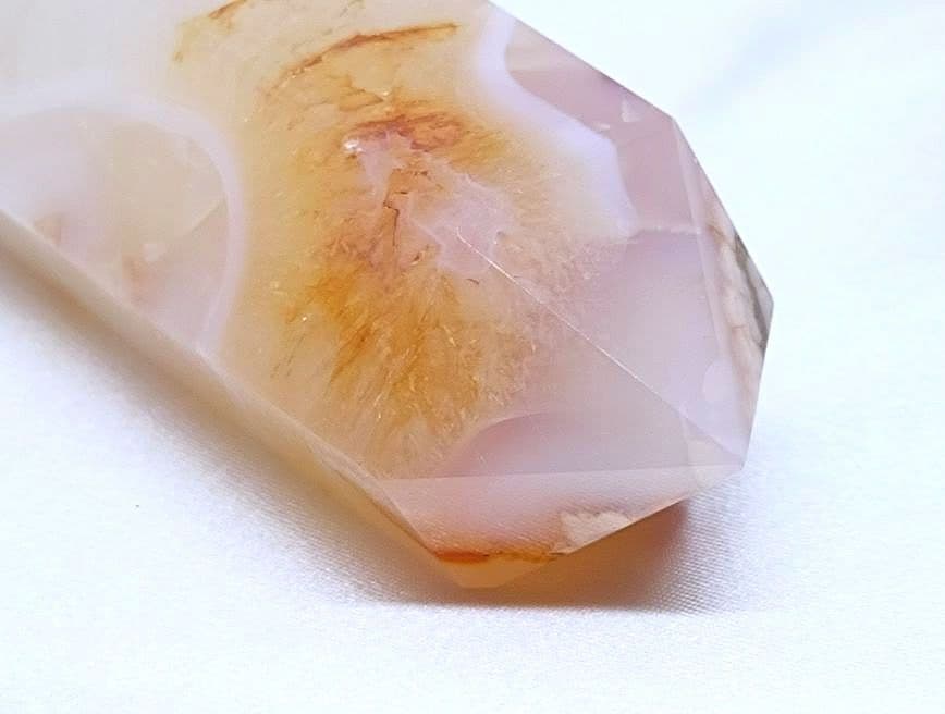 カーネリアン　桜めのう　共生　ポイント　六角柱　結晶　ミルキー　開運　厄除