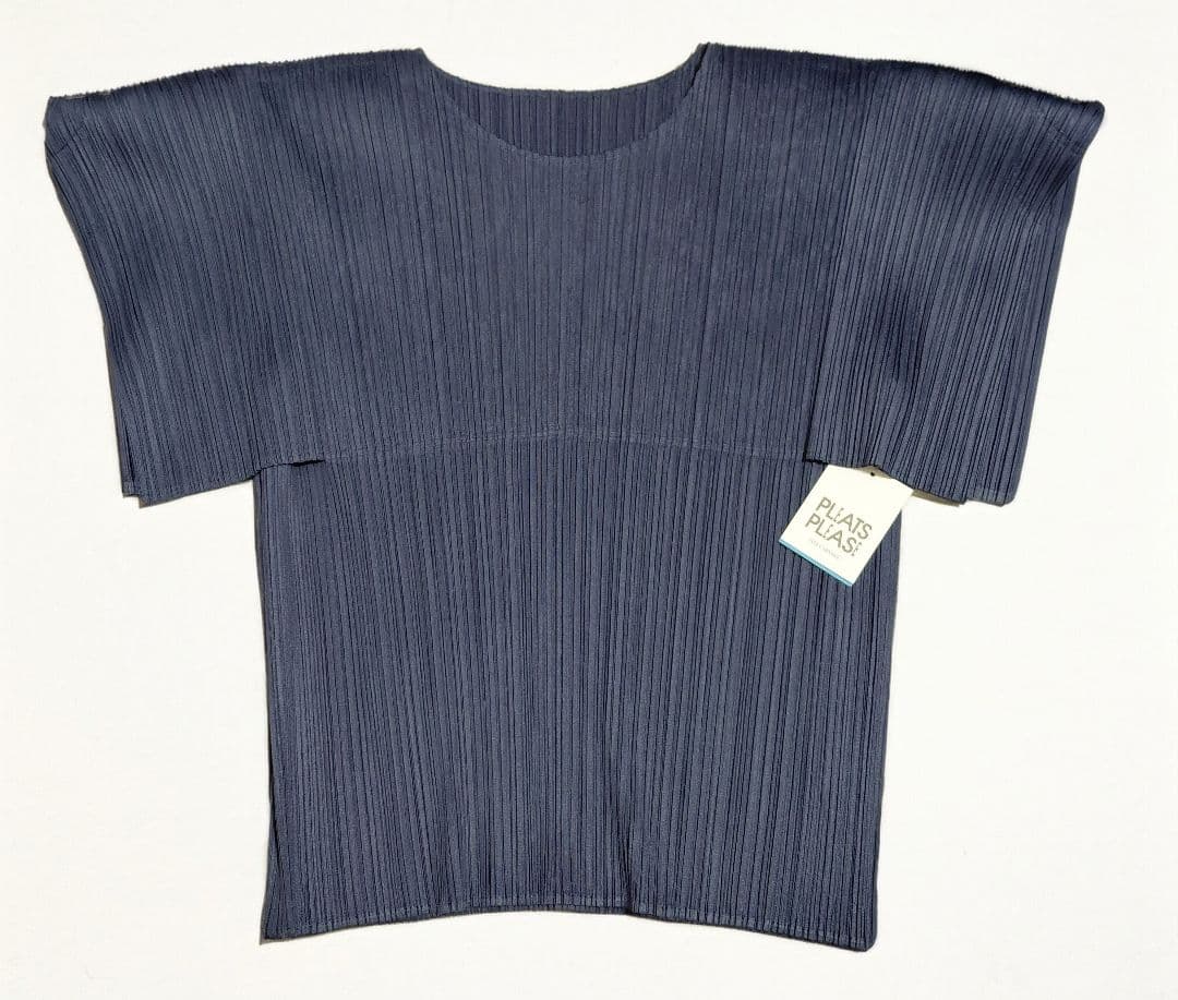 【Pleats Please】　新品タグ付き　プリーツプリーズ　トップス