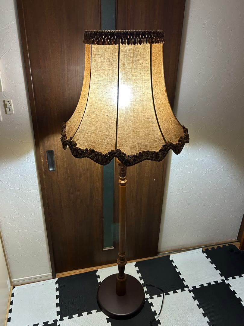 イギリス アンティーク 木製フロアランプ フロアライト　スタンドライト　シェード