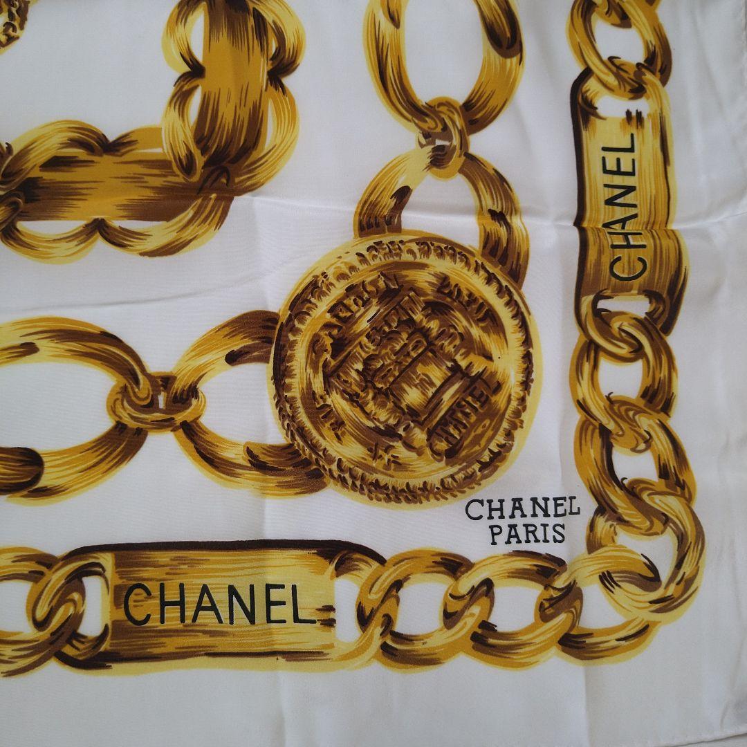CHANEL シャネル スカーフ ココマーク 白地にゴールドチェーン