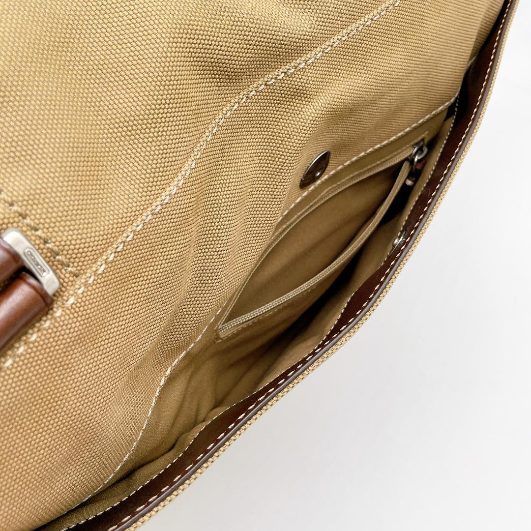 COACH キャンバス A4可能 メッセンジャーバッグ　ベージュ e768