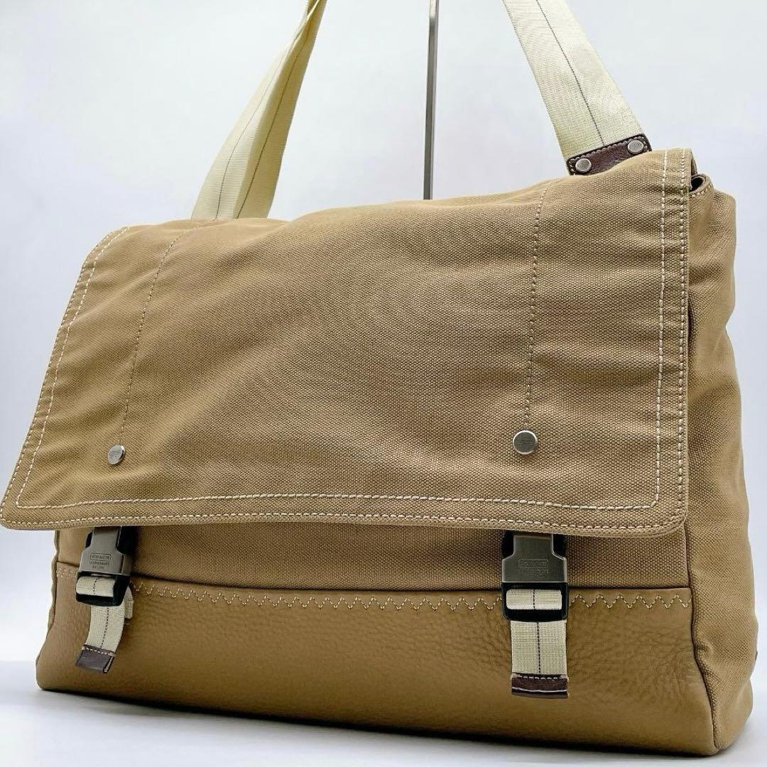 COACH キャンバス A4可能 メッセンジャーバッグ　ベージュ e768