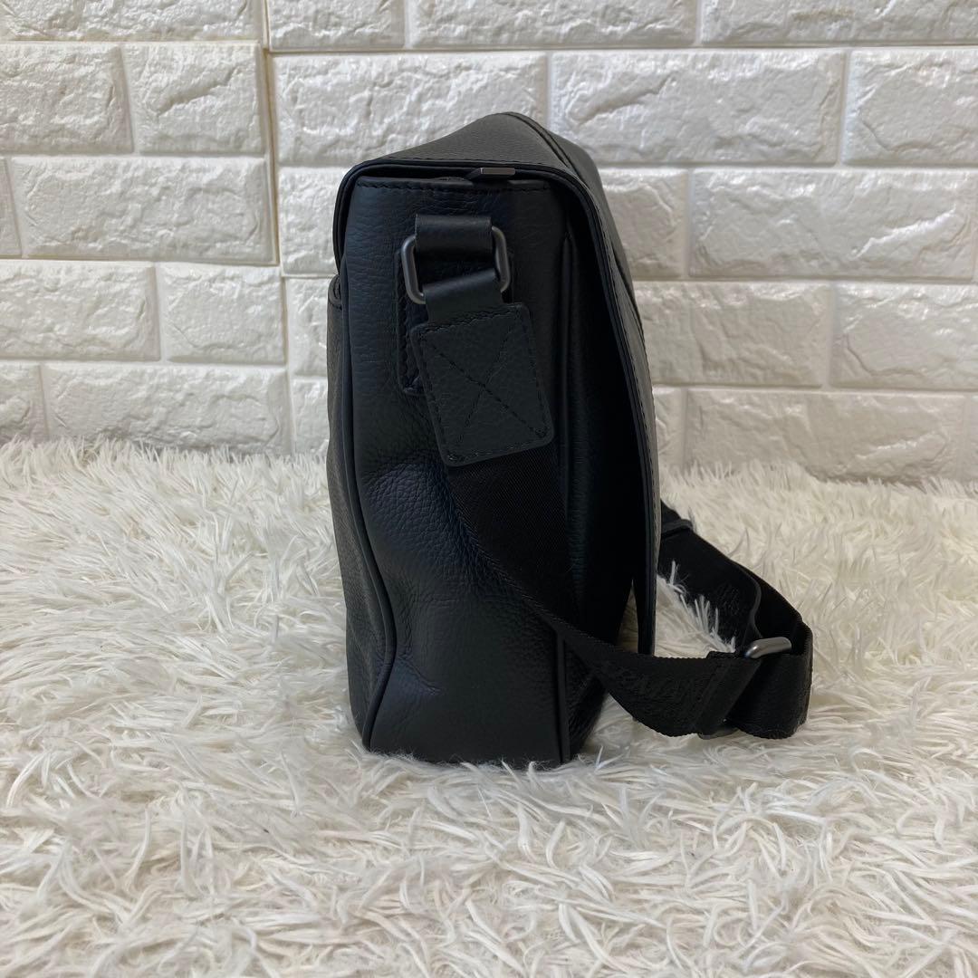 ARMANICOLLEZIONI✨メッセンジャーバッグ　レザー　A4 ストライプ