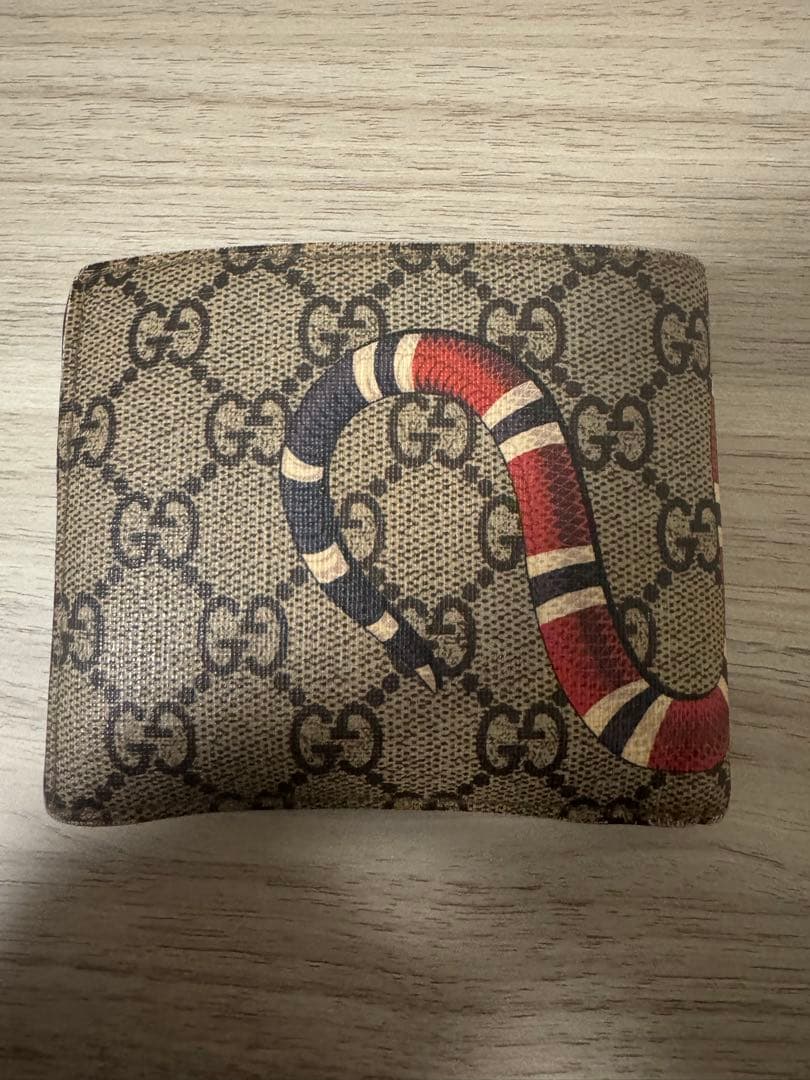 Gucci 蛇デザイン 二つ折り財布
