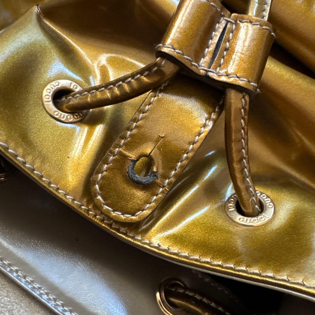 GUCCI エナメルゴールドバックパック