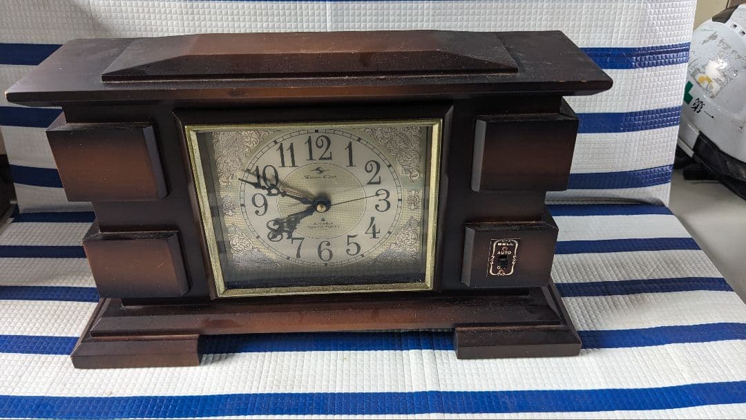 東京時計　 置時計 木製 茶色 装飾的な文字盤