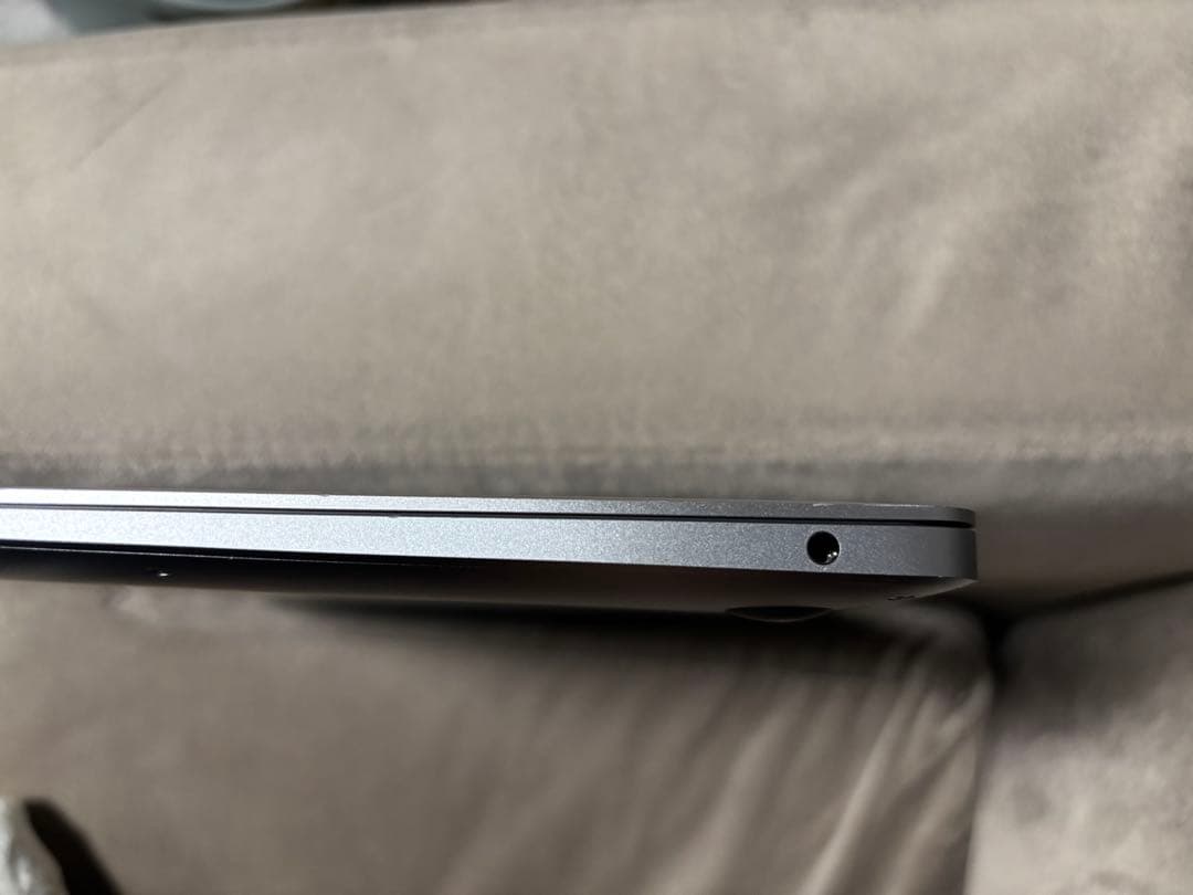 【充放電84回MacBook Air2018 8GB 箱・純正充電器付初期化済み