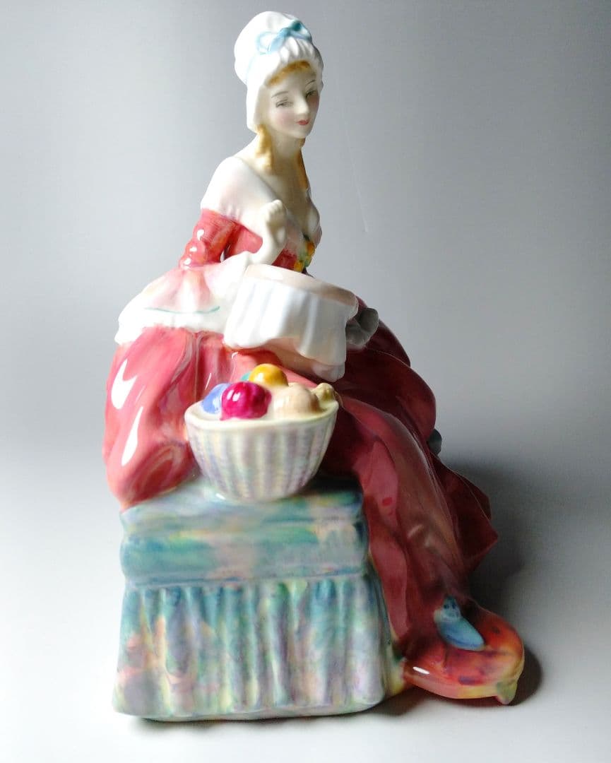 ロイヤルドルトン　フィギュリン　ペネロペ　Penelope 陶人形