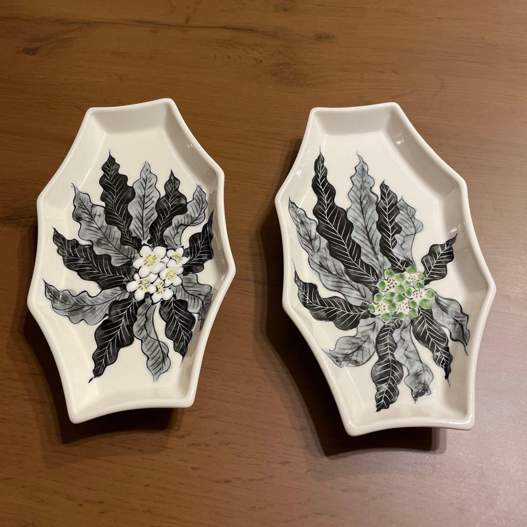 有田焼　限定品　超希少な陶祥窯　白と青の花柄陶器皿2枚セット4品