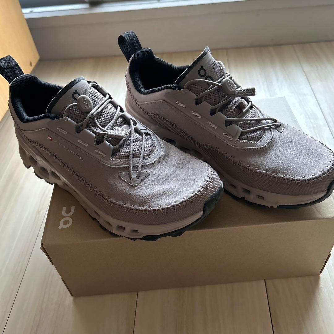 On 軽量グレー スニーカー