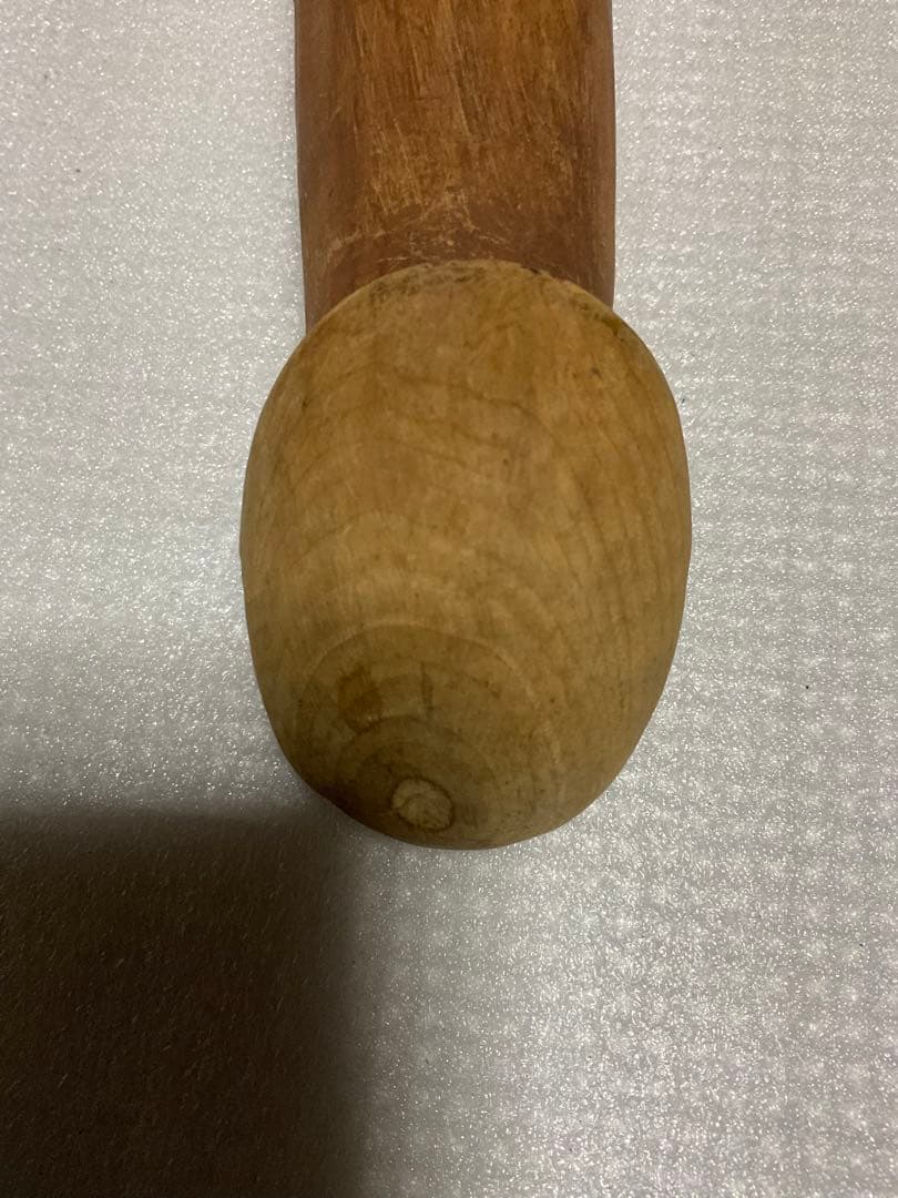 御神木・木製・縁起物。【木彫りですが、割れも御座います【長さ／20センチ程です】