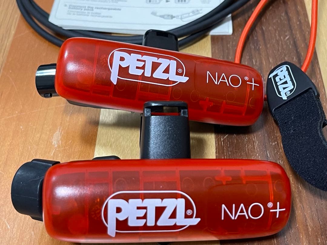 PETZL NAO+ ペツルヘッドライト バッテリー×2、エクステンションコード