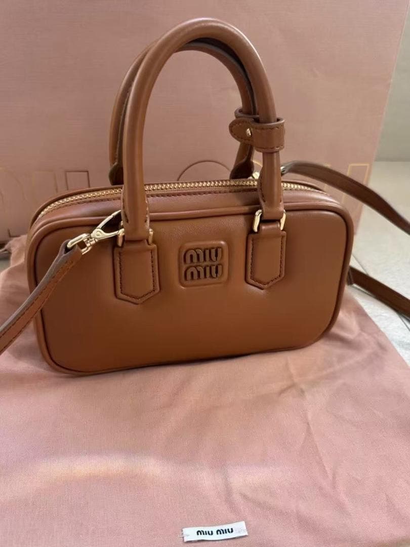 MIU MIU ブラウンレザーミニハンドバッグ~~·