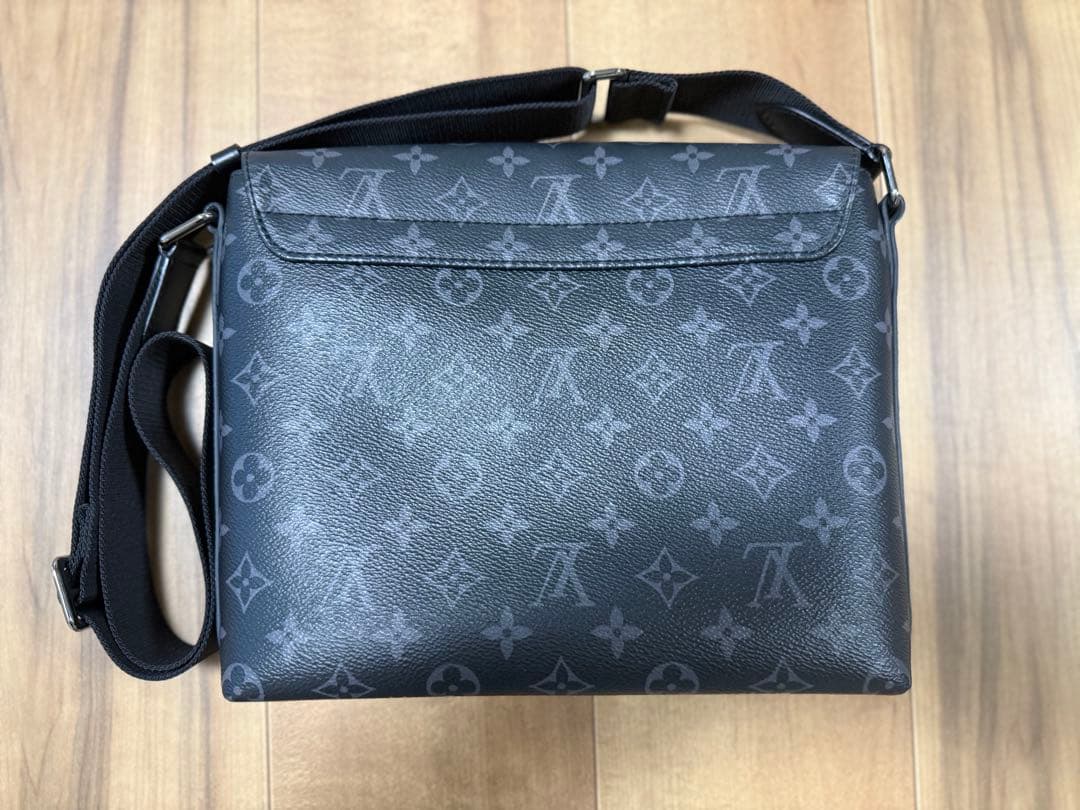 【極上美品‼️】ルイヴィトン モノグラムエクリプス ディストリクト PM NV2