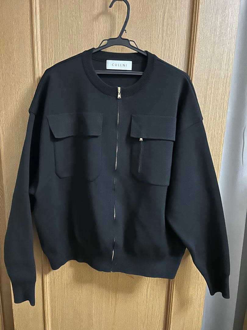 【美品】CULLNI Big Pocket Zip Up Collar Less