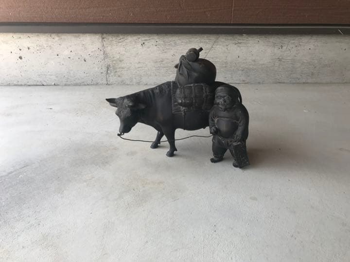 骨董品　牛　像