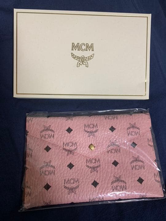 mcm クラッチバック　ノベルティ　ピンク　非売品