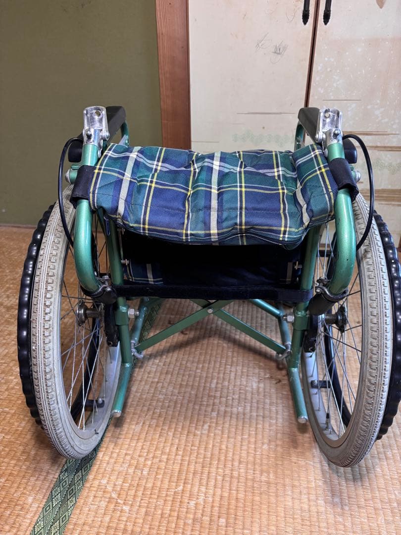 ⭐️折り畳み式車椅子　コンパクトサイズ　自走用車椅子