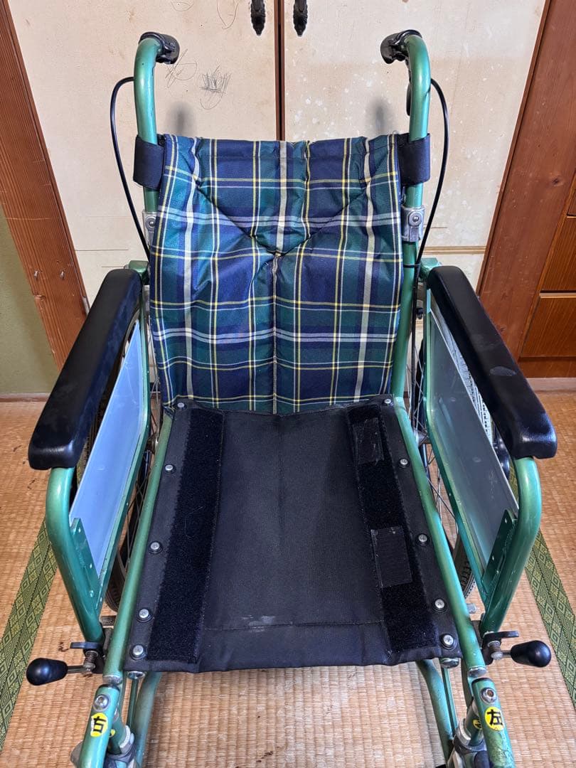 ⭐️折り畳み式車椅子　コンパクトサイズ　自走用車椅子