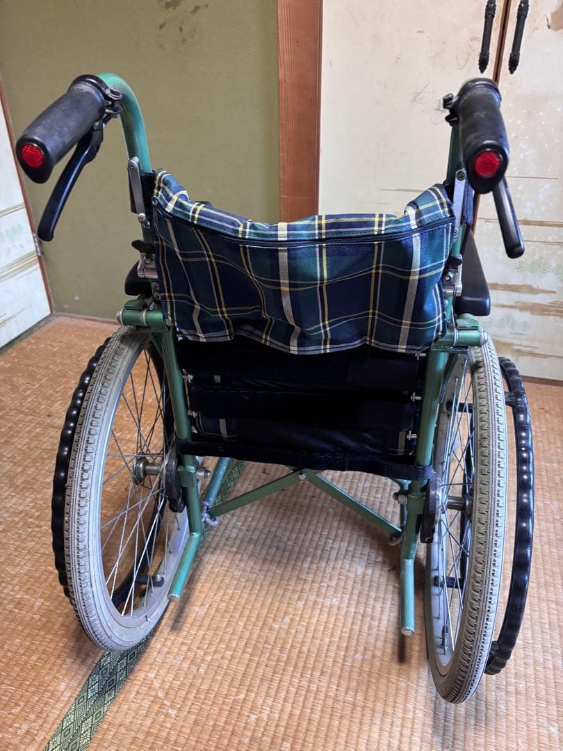 ⭐️折り畳み式車椅子　コンパクトサイズ　自走用車椅子