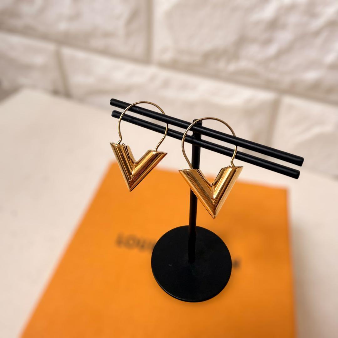 は*ん様 LOUIS VUITTON ヴィトン エセンシャルV ピアス ゴールド