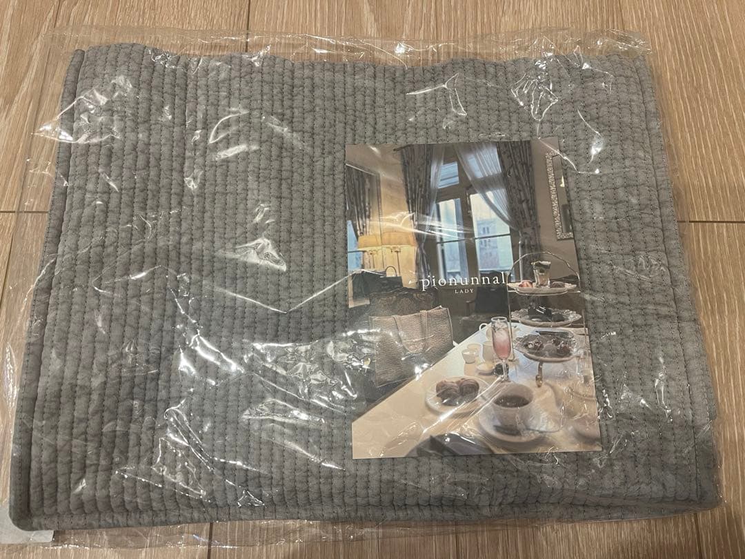 最終値下げ☆ピオヌンナル　LADY ライトグレー　pionunnal